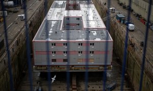 El barco Bibby Stockholm, en el que Reino Unido alojará a 500 solicitantes de asilo.