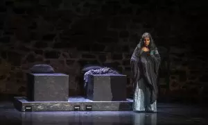 La actriz Ana Belén interpreta a una Julieta madura en la obra ‘Romeo y Julieta despiertan’, de E.L. Petschinka, en el Teatro Clásico de Cáceres, a 9 de junio de 2023.