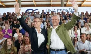 El líder del PP, Alberto Núñez Feijóo (i) y el presidente de la Xunta de Galicia, Alfonso Rueda (d), a  11 de junio de 2023.