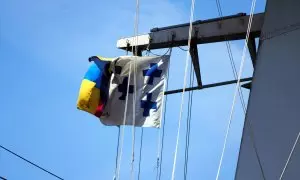 Bandera en un buque de Ucrania en el mar Negro, a 8 de mayo de 2022.