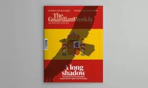 Portada de la edición semanal de 'The Guardian' donde analiza el freno a la ultraderecha y la sombra del franquismo en España.