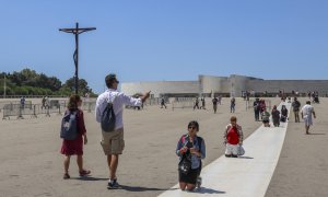Devotos en el Santuario de Fátima, Portugal, a 27 de julio de 2023.