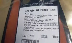 Imagen de uno de los salmones ahumados pertenecientes al lote afectado.