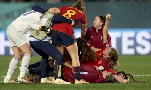 España celebra tras ganar a Suecia en la semifinal del Mundial femenino de fútbol disputado este martes en Auckland (Nueva Zelanda)