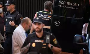 Agentes de la Policía Nacional en el lugar en el que han sido encontrados los cadáveres, a 17 de agosto de 2023, en Madrid