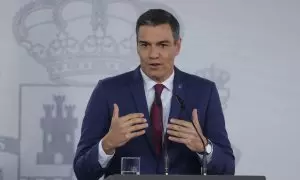 El presidente del Gobierno en funciones y líder del PSOE, Pedro Sánchez, ofrece una rueda de prensa en el Palacio de la Moncloa en Madrid, este martes.