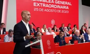 El presidente de la Real Federación Española de Fútbol (RFEF), Luis Rubiales, en la Asamblea General Extraordinaria, en Madrid, a 25 de agosto de 2023
