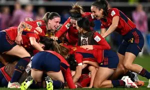 Dominio Público - El feminismo se cuela en casa por el fútbol: ¡Gracias Jenni, gracias campeonas!