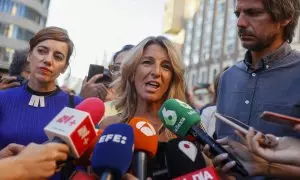 La vicepresidenta y ministra de Trabajo y Economía, Yolanda Díaz (2d), participa en una manifestación en apoyo a las jugadoras de la Selección española de fútbol el 28 de agosto de 2023.
