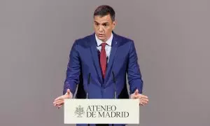 El presidente del Gobierno en funciones y secretario general del PSOE, Pedro Sánchez, interviene en un encuentro en el Ateneo de Madrid.