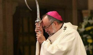 El arzobispo de Oviedo quita hierro "Caso Rubiales" y lo califica de "frivolidad teledirigida"