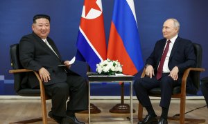 El presidente de Rusia, Vladimir Putin, y el líder de Corea del Norte, Kim Jong Un, asisten a una reunión en el cosmódromo de Vostochny, en el extremo oriental de la región de Amur, Rusia, el 13 de septiembre de 2023.