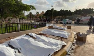 Cientos de cadáveres se amontonan en las orillas y en las plazas públicas de la ciudad de Derna, a 13 de septiembre de 2023.