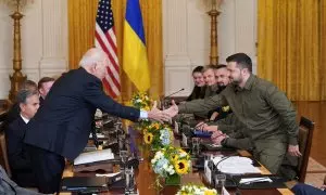 Joe Biden saluda a Volodymyr Zelenski antes de su reunión en la Casa Blanca, en Washington, este 22 de septiembre de 2023.