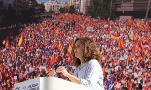 La presidenta de la Comunidad de Madrid, Isabel Díaz Ayuso, interviene durante la manifestación organizada por el PP, en la plaza de Felipe II, a 24 de septiembre de 2023, en Madrid (España).