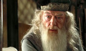 El actor Michael Gambon interpretando a Dumbledore en Harry Potter.