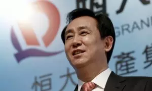 Foto de 2016 del presidente y fundador del grupo chino Evergrande, en una rueda de prensa en Hong Kong para presentar los resultados de la compañía. REUTERS/Bobby Yip