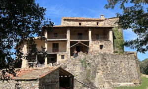 29-9-2023 Vista general de la Sala, la masia de Viladrau on va néixer el bandoler Serrallonga