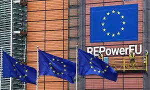 Banderas europeas ondean frente a la sede de la Comisión Europea en Bruselas, Bélgica, el 20 de septiembre de 2023.