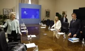 La primera ministra taliana, Giorgia Meloni, y el presidente francés, Emmanuel Macron, en una reunión con la presidenta de la Comisión Europea, Ursula von der Leyen, en Malta el 29 de septiembre de 2023.