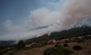 5/10/23-Helicópteros trabajan en el municipio de La Orotava, evacuado a consecuencia de la cercanía del incendio forestal que afecta a varios municipios de la isla de Tenerife, a 18 de agosto de 2023.