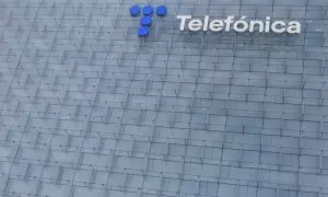 Fachada de la sede de Telefónica, en el denominado Distrito Telefónica, en el barrio de Las Tablas, en la zona norte de Madrid. E.P./Ricardo Rubio
