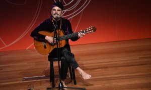 El cantante Rodrigo Cuevas actúa en Madrid, a 30 de mayo de 2022.