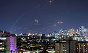 El sistema antimisiles Cúpula de Hierro de Israel intercepta cohetes lanzados desde la Franja de Gaza