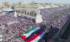 Miles de personas se manifiestan en Irak quemando banderas de Israel