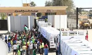 Veinte camiones con ayuda humanitaria han entrado en Gaza por el paso de Rafah.