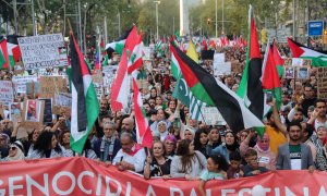 Milers de persones es manifesten a Barcelona sota el lema "Aturem el genocidi a Palestina".