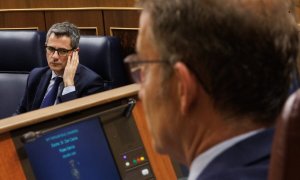 Félix Bolaños y Alberto Núñez Feijóo, en sus respectivos escaños en un Pleno del Congreso el pasado septiembre. EUROPA PRESS/Eduardo Parra