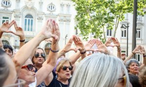 Un total de 135 organizaciones feministas han convocado una concentración ante el Tribunal Supremo de Madrid para volver a protestar contra la sentencia que condena a los cinco miembros de La Manada por un delito de abuso sexual y les absuelve del de agre