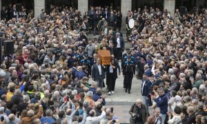 Mieres se vuelca en el funeral de Aníbal Vázquez, el alcalde más querido de su historia