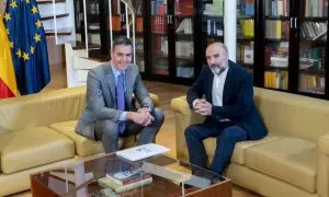 Pedro Sánchez y Néstor Rego, diputado del BNG, en la ronda de contactos para la investidura.Alberto Ortega / Europa Press