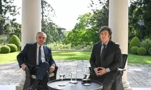 El presidente argentino, Alberto Fernández, y el mandatario electo, Javier Milei, durante su reunión en la Quinta de Olivos.- EFE/ Maria Eugenia Cerutti