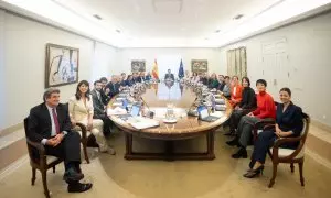 El presidente del Gobierno, Pedro Sánchez (c), preside la primera reunión de Consejo de Ministros de la XV legislatura, en el Palacio de la Moncloa, a 22 de noviembre de 2023, en Madrid