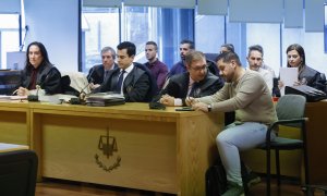 Un instante en el juicio con jurado a seis policías procesados por la "patada en la puerta", a 14 noviembre a 2023, en Madrid.