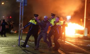 Hasta 34 detenidos tras una noche de disturbios en Dublín por el apuñalamiento de cinco personas