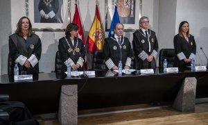 (I-D) La presidenta de la Sala de lo Social del TSJ de Madrid, Aurora de la Cueva; la fiscal superior de la Comunidad de Madrid, Almudena Lastra de Inés; el presidente del TSJM, Celso Rodríguez; el presidente de la Sala de lo Contencioso-Administrativo de