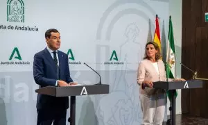 El presidente de la Junta de Andalucía, Juanma Moreno y la vicepresidenta tercera del Gobierno y ministra para la Transición Ecológica y el Reto Demográfico, Teresa Ribera