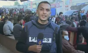 El corresponsal de Al Jazeera Momen Al-Sharafi informa de la muerte de su familia en Gaza, a 6 de diciembre de 2023.