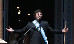 Javier Milei pronuncia su primer discurso desde la Casa Rosada, sede del Gobierno de Argentina, a 10 de diciembre de 2023.