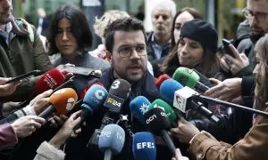 El presidente de la Generalitat, Pere Aragonès, atiende a los medios a su salida de la Ciutat de la Justicia, en Barcelona, a 13 de diciembre de 2023.