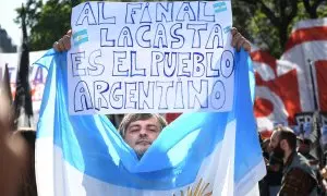 Protestas en Argentina contra en gobierno de Milei.