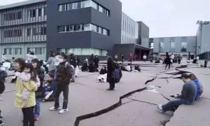 Varias grietas en una carretera causadas por un terremoto en Wajima, prefectura de Ishikawa, Japón, a 1 de enero de 2024.