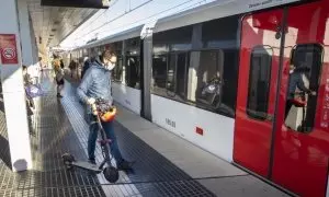 Cuánto se paga de multa en Madrid y Barcelona por subir el patinete al transporte público