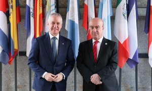 11/1/24-El lehendalari, Iñigo Urkullu (i), se reúne este jueves en Madrid con el secretario general de la Organización de Estados Iberoamericanos-OEI, Mariano Jabonero (d).