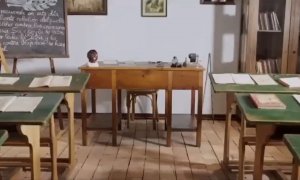 Recorte del vídeo promocionado por el Gobierno de Aragón, de PP y Vox, sobre un aula franquista en el medio rural.