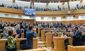 Varios diputados aplauden a representantes de colectivos de personas con discapacidad que asistieron al Congreso en Madrid, a 18 de enero de 2024.